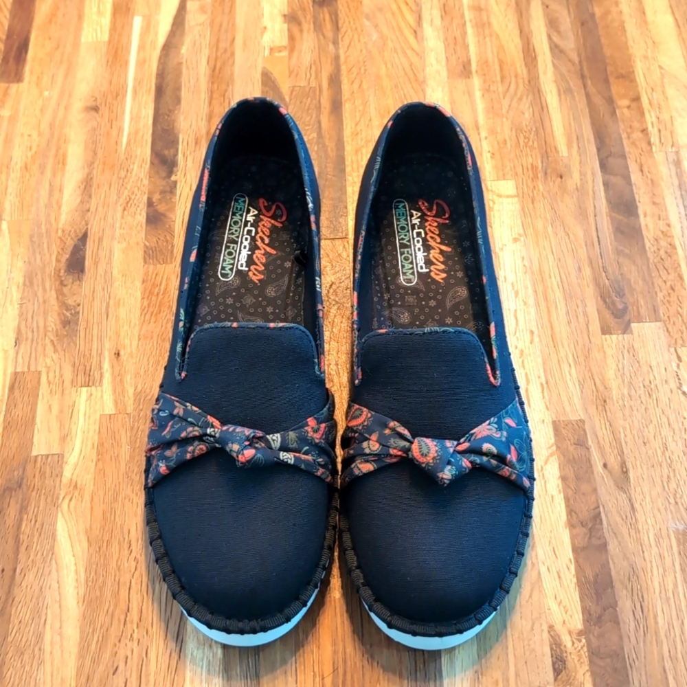 NWOT women's Sketchers